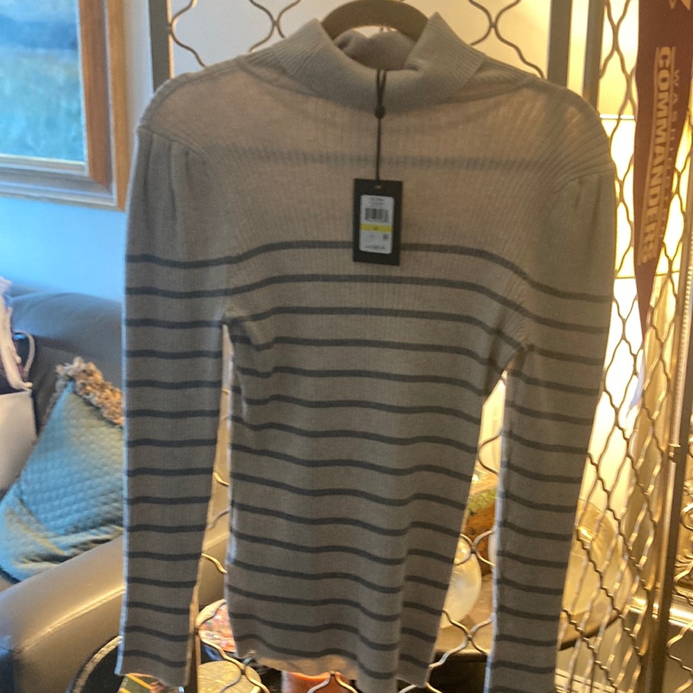 DKNY cream/grey turtleneck never worn.